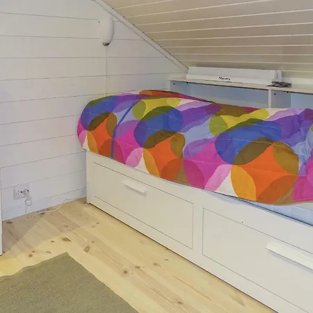 Three-bedroom Holiday In Vikesa