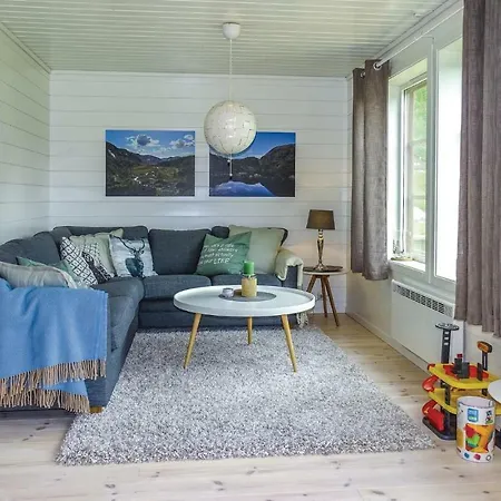 Three-bedroom Holiday In Vikesa